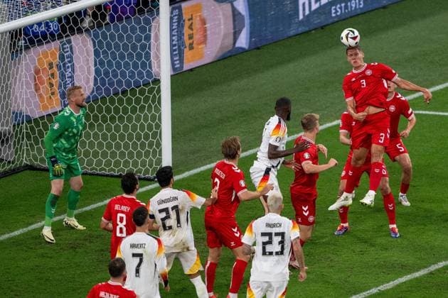 GER, EURO 2024, Achtelfinale, Deutschland (GER) vs Dänemark (DEN) 29.06.2024, BVB Stadium Dortmund, Dortmund, GER, EURO 2024, Achtelfinale, Deutschland (GER) vs Dänemark (DEN) Im Bild: Jannik Vestergaard (Daenemark DEN, 03); Kopfball Kopfballduell; Dynamik, Aktion, Action, Spielszene;