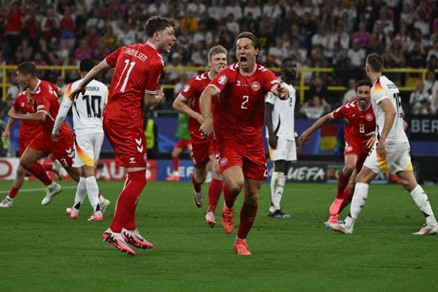 Sport Bilder des Tages 29.06.2024, xpsx, Fussball EM 2024 1 8 Finale, Deutschland - Dänemark emspor, v.l. Torjubel bei Joachim Christian Andersen (Dänemark Daenemark) nach dem vermeintlichen Tor zum 0:1 Abseitstor Abseits (DFL DFB REGULATIONS PROHIBIT ANY USE OF PHOTOGRAPHS as IMAGE SEQUENCES and or QUASI-VIDEO) Dortmund
