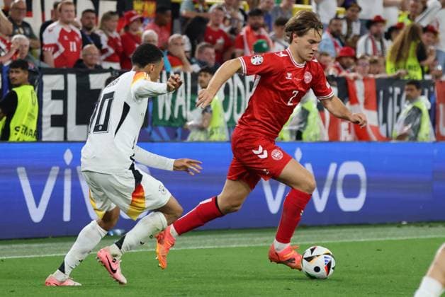 29.06.2024, Fussball, Herren, UEFA Europameisterschaft 2024, Achtelfinale, Deutschland - Dänemark, Jamal Musiala (Deutschland), Joachim Andersen (Daenemark) Dortmund Signal-Iduna-Park Nordrhein-Westfalen Deutschland (DE) Copyright: xSebastianxBachx
