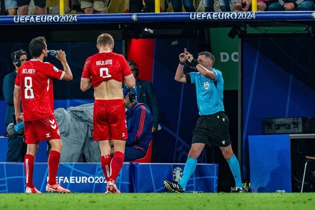 Elfmeter Entscheidung nach VAR vom Schiedsrichter Referee Deutschland vs. Daenemark, Herren, Fussball, Achtelfinale, EURO 2024, 29.06.2024, Europameisterschaft Deutschland vs. Daenemark, Herren, Fussball, Achtelfinale, EURO 2024, 29.06.2024, Europameisterschaft Dortmund Copyright: xEibner-Pressefoto BahhoxKarax EP_GER