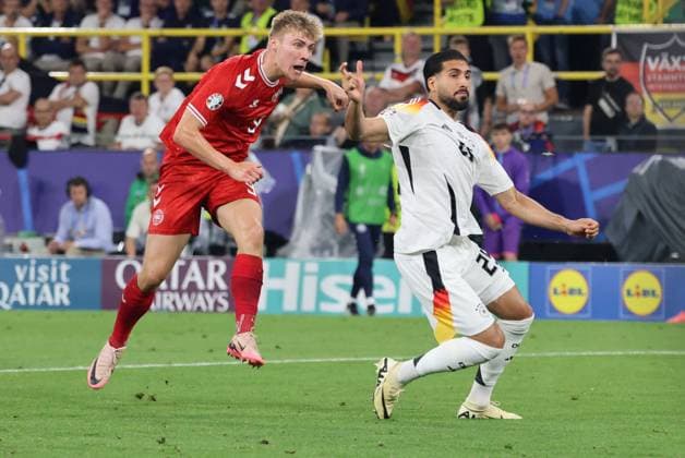 29.06.2024, Fussball, Herren, UEFA Europameisterschaft 2024, Achtelfinale, Deutschland - Dänemark, Emre Can (Deutschland), Rasmus Hoejlund (Daenemark) Dortmund Signal-Iduna-Park Nordrhein-Westfalen Deutschland (DE) Copyright: xSebastianxBachx