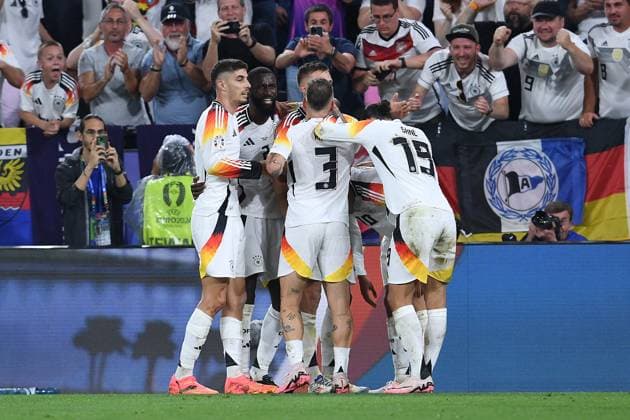 Fußball UEFA EURO, EM, Europameisterschaft,Fussball 2024 Achtelfinale Deutschland - Dänemark am 29.06.2024 im BVB Stadion Dortmund in Dortmund Torjubel Jubel Tor zum 2:0 durch Jamal Musiala ( Deutschland ) V.l.n.r.: Kai Havertz ( Deutschland ), Antonio Rüdiger ( Deutschland ), David Raum ( Deutschland ), Leroy Sane ( Deutschland )