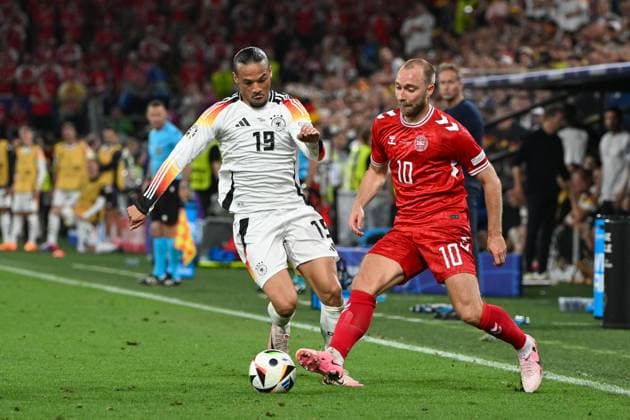 Fußball, Herren, Saison 2023 24, Euro EM 2024 (Achtelfinale in Dortmund), Deutschland - Dänemark, Leroy Sane (Deutschland) und Christain Eriksen (Dänemark) im Zweikampf , 29.06. 2024, Copyright: xMatthiasxKochx