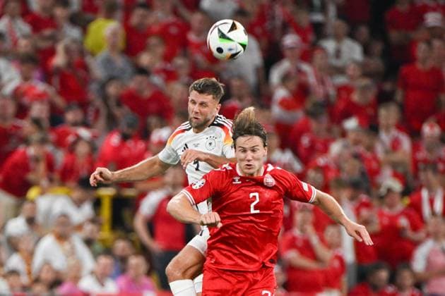 Fußball, Herren, Saison 2023 24, Euro EM 2024 (Achtelfinale in Dortmund), Deutschland - Dänemark, Niclas Füllkrug Fuellkrug (Deutschland) und Joachim Andersen (Dänemark) im Zweikampf , 29.06. 2024, Copyright: xMatthiasxKochx