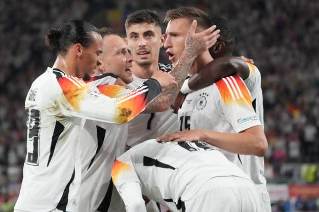 celebrate the goal, Torjubel zum 2:0 Jamal Musiala (Deutschland Germany, 10) mit Nico Schlotterbeck (Deutschland Germany, 15), Antonio Rüdiger (Deutschland Germany, 02), David Raum (Deutschland Germany, 03) - Dortmund 29.06.2024: Deutschland vs. Dänemark, EURO2024 M37, Achtelfinale, EM-Arena Dortmund