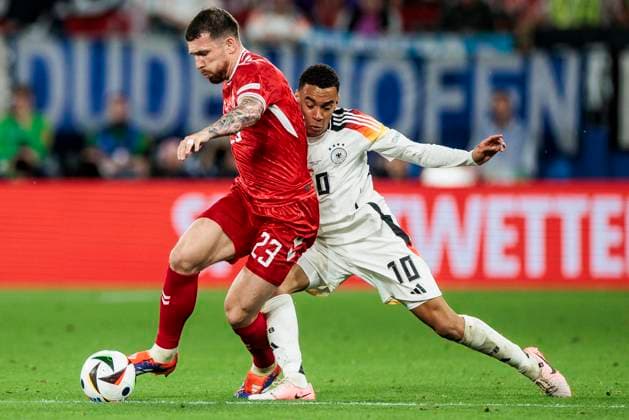 UEFA EURO, EM, Europameisterschaft,Fussball 2024: Deutschland - Dänemark; 29.06.2024 Pierre-Emile Hojbjerg (Dänemark, 23), Jamal Musiala (Deutschland, 10). UEFA EURO 2024: Deutschland - Dänemark; BVB Stadion Dortmund, Dortmund am 29.06.2024 Copyright: xBEAUTIFULxSPORTS Wunderlx