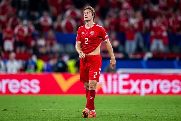 240629 Joachim Andersen of Denmark looks dejected after the UEFA EURO, EM, Europameisterschaft,Fussball 2024 Football Championship round of 16 match between Germany and Denmark on June 29, 2024 in Dortmund. Photo: Jesper Zerman BILDBYRAN kod JZ JZ0545 fotboll football soccer fotball fotbolls-em europamästerskap em uefa euro uefa european football championship euro 2024 tyskland germany danmark denmark bbeng dejected depp Copyright: JESPERxZERMAN BB240629JZ148
