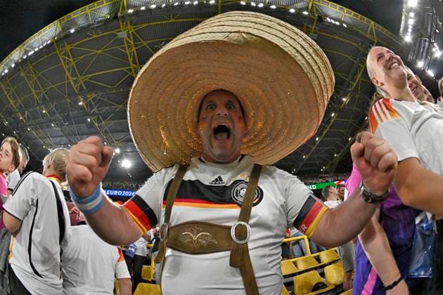 29.06.2024, Fussball UEFA EURO, EM, Europameisterschaft,Fussball 2024, Achtelfinale, Deutschland - Dänemark, in der BVB-Arena Dortmund, Deutschland Fan jubelt