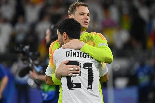 29.06.2024, xjrdrx, Fussball EM 2024 1 8 Finale, Deutschland - Dänemark emspor, v.l. Jubel, Freude, Emotionen ueber den Sieg Manuel Neuer (Deutsche Fussball Nationalmannschaft DFB) Ilkay Gündogan (Deutsche Fussball Nationalmannschaft DFB) (DFL DFB REGULATIONS PROHIBIT ANY USE OF PHOTOGRAPHS as IMAGE SEQUENCES and or QUASI-VIDEO) Dortmund