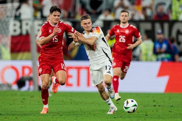 UEFA EURO, EM, Europameisterschaft,Fussball 2024: Deutschland - Dänemark; 29.06.2024 Christian Thers Norgaard (Dänemark, 15) im Zweikampf mit Florian Wirtz (Deutschland, 17). UEFA EURO 2024: Deutschland - Dänemark; BVB Stadion Dortmund, Dortmund am 29.06.2024 Copyright: xBEAUTIFULxSPORTS Wunderlx