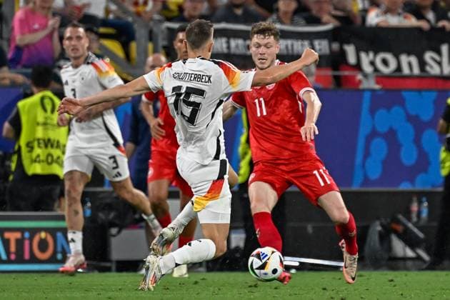 v. li. im Zweikampf Nico Schlotterbeck 15 (Germany) Andreas Skov Olsen 11 (Denmark) 29.06.2024 Fussball Europameisterschaft in Deutschland Deutschland vs Denmark, Signal Iduna Park, Dortmund, NRW Germany