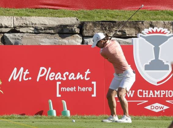 MIDLAND, MI - JUNE 29: LPGA, Golf Damen golfer Ssu-Chia Cheng plays her tee shot on the 18th hole during the third round of the LPGA Dow Championship on June 29, 2024, at Midland Country Club in Midland, Michigan. (Photo by Brian Spurlock Icon Sportswire) GOLF: JUN 29 LPGA Dow Championship EDITORIAL USE ONLY Icon24062950