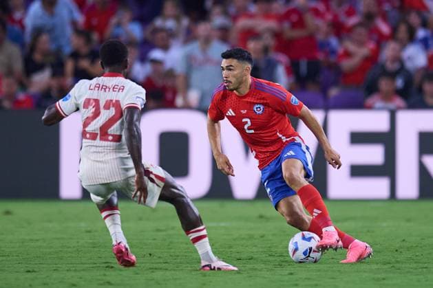 Futbol, Chile vs Canada. Fase de grupos, Copa America 2024. El jugador de Chile Gabriel Suazo es fotografiado contra Canada durante al partido de Copa America por el grupo A disputado en el estadio Exploria en Orlando, Estados Unidos. 29 06 2024 Jose Miguel Melgarejo Mexsport Photosport Football, Chile vs Canada. Group stage, Copa America 2024. Chile s player Gabriel Suazo is pictured against Canada during the Copa America match for the group A at the Exploria stadium in Orlando, United States. 29 06 2024 Jose Miguel Melgarejo Mexsport Photosport Chile vs Canada, Copa America 2024 