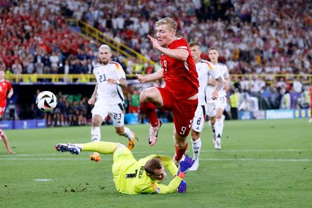 NEUER Manuel Torwart Team Deutschland mit HOEJLUND Rasmus UEFA Fussball EURO 2024 in Deutschland Achtelfinale Spiel Deutschland - Daenemark 2 : 0 am 29.06.2024 in Dortmund DFL REGULATIONS PROHIBIT ANY USE OF PHOTOGRAPHS as IMAGE SEQUENCES and or QUASI-VIDEO Copyright: xLacixPerenyix