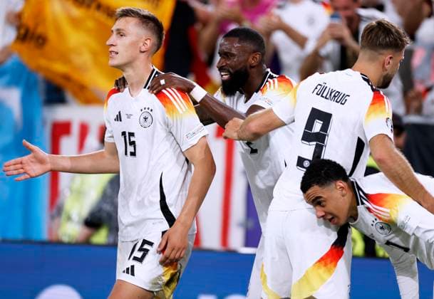 SCHLOTTERBECK Nico Team Deutschland jubelt nach Tor durch MUSIALA mit RUEDIGER Antonio UEFA Fussball EURO 2024 in Deutschland Achtelfinale Spiel Deutschland - Daenemark 2 : 0 am 29.06.2024 in Dortmund DFL REGULATIONS PROHIBIT ANY USE OF PHOTOGRAPHS as IMAGE SEQUENCES and or QUASI-VIDEO Copyright: xLacixPerenyix