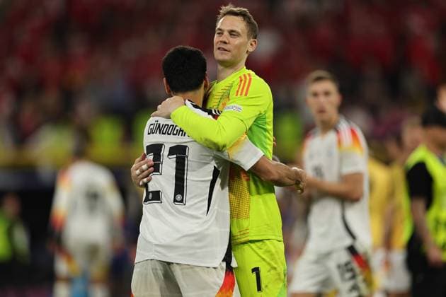 29.06.2024, Fussball Europameisterschaft, UEFA EURO, EM, Europameisterschaft,Fussball 2024, Deutschland - Dänemark, Achtelfinale, BVB Stadion Dortmund, v.l., Ilkay Gündogan (Deutschland) und Torwart Manuel Neuer (Deutschland) freuen sich über den Einzug ins Viertelfinale Copyright: HMBxMedia