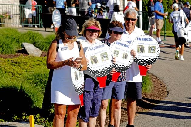MIDLAND, MI - JUNE 29: Fans hold up signs on the 18th hole during the third round of the LPGA, Golf Damen Dow Championship on June 29, 2024, at Midland Country Club in Midland, Michigan. (Photo by Brian Spurlock Icon Sportswire) GOLF: JUN 29 LPGA Dow Championship EDITORIAL USE ONLY Icon24062974