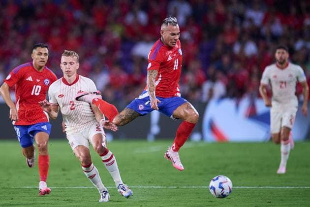 Futbol, Chile vs Canada. Fase de grupos, Copa America 2024. El jugador de Chile Eduardo Vargas es fotografiado contra Canada durante al partido de Copa America por el grupo A disputado en el estadio Exploria en Orlando, Estados Unidos. 29 06 2024 Jose Miguel Melgarejo Mexsport Photosport Football, Chile vs Canada. Group stage, Copa America 2024. Chile s player Eduardo Vargas is pictured against Canada during the Copa America match for the group A at the Exploria stadium in Orlando, United States. 29 06 2024 Jose Miguel Melgarejo Mexsport Photosport Chile vs Canada, Copa America 2024 