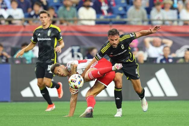 June 29, 2024; Foxborough, MA, USA; New England Revolution forward Giacomo Vrioni (9) and Columbus Crew defender Rudy Camacho (4) in action during the MLS, Fussball Herren, USA match between Columbus Crew and New England Revolution. CSM Foxborough United States - ZUMAc04_ 20240629_zma_c04_064 Copyright: xAnthonyxNesmithx