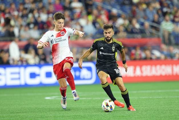 June 29, 2024; Foxborough, MA, USA; New England Revolution forward Esmir Bajraktarevic (47) and Columbus Crew forward Diego Rossi (10) in action during the MLS, Fussball Herren, USA match between Columbus Crew and New England Revolution. CSM Foxborough United States - ZUMAc04_ 20240629_zma_c04_067 Copyright: xAnthonyxNesmithx