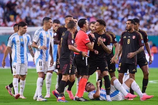 RECORD DATE NOT STATED Copa America USA 2024 Argentina vs Peru Paolo Guerrero of Peru during the CONMEBOL Copa America 2024 group A match between Argentina and Peru, at Hard Rock Stadium, on June 29, 2024 in Miami Gardens, Florida, United States. MIAMI GARDENS FLORIDA UNITED STATES  Copyright: xJONATHANxDUENASx 20240629191440_CA_GA_2024_ARG_PER_GUERRERO65