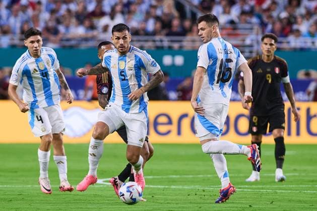RECORD DATE NOT STATED Copa America USA 2024 Argentina vs Peru Leandro Paredes of Argentina during the CONMEBOL Copa America 2024 group A match between Argentina and Peru, at Hard Rock Stadium, on June 29, 2024 in Miami Gardens, Florida, United States. MIAMI GARDENS FLORIDA UNITED STATES  Copyright: xJONATHANxDUENASx 20240629192138_CA_GA_2024_ARG_PER_PAREDES73