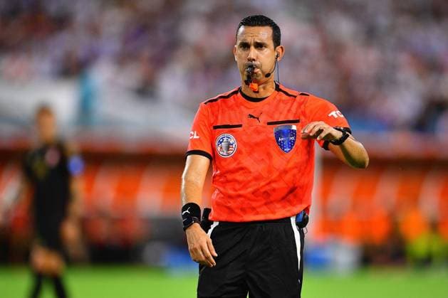RECORD DATE NOT STATED Copa America USA 2024 Argentina vs Peru Referee Cesar Arturo Ramos during the CONMEBOL Copa America 2024 group A match between Argentina and Peru, at Hard Rock Stadium, on June 29, 2024 in Miami Gardens, Florida, United States. MIAMI GARDENS FLORIDA UNITED STATES  Copyright: xAdrianxMaciasx 20240629192143_CA_GA_2024_ARG_PER_RAMOS78