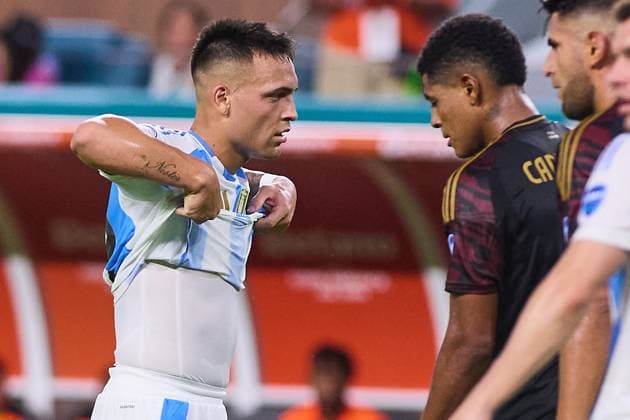 RECORD DATE NOT STATED Copa America USA 2024 Argentina vs Peru Lautaro Martinez of Argentina during the CONMEBOL Copa America 2024 group A match between Argentina and Peru, at Hard Rock Stadium, on June 29, 2024 in Miami Gardens, Florida, United States. MIAMI GARDENS FLORIDA UNITED STATES  Copyright: xJONATHANxDUENASx 20240629194832_CA_GA_2024_ARG_PER_MARTINEZ105