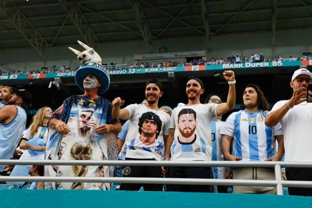 MIAMI GARDENS, FL - JUNE 29: Argentina fans during the game between Argentina and Peru on June 29, 2024 at Hard Rock Stadium in Miami Gardens, Fl. (Photo by David Rosenblum Icon Sportswire) SOCCER: JUN 29 CONMEBOL Copa America - Argentina vs Peru EDITORIAL USE ONLY Icon240629131196