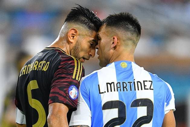 RECORD DATE NOT STATED Copa America USA 2024 Argentina vs Peru Carlos Zambrano of Peru and Lautaro Martinez of Argentina during the CONMEBOL Copa America 2024 group A match between Argentina and Peru, at Hard Rock Stadium, on June 29, 2024 in Miami Gardens, Florida, United States. MIAMI GARDENS FLORIDA UNITED STATES  Copyright: xAdrianxMaciasx 20240629204442_CA_GA_2024_ARG_PER_MARTINEZ183