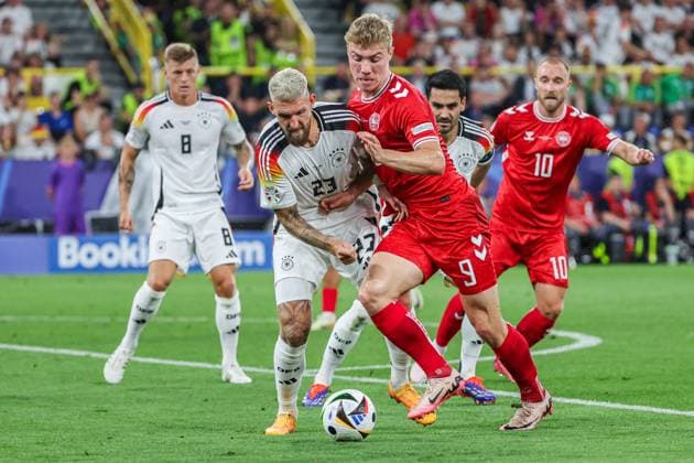 EM 2024: Deutschland - Dänemark am 29.06.2024 in dem BVB Stadion Dortmund in Dortmund Robert Andrich (Deutschland 23) gegen Rasmus Winther Hojlund (Dänemark Daenemark 9)