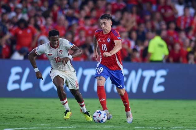 RECORD DATE NOT STATED Copa America USA 2024 Canada 0-0 Chile Jonathan David (L) of Canada fights for the ball with Rodrigo Echeverria (R) of Chile during the CONMEBOL Copa America 2024 group A match between Canada and Chile, at Inter-Co Stadium, on June 29, 2024 in Orlando, Florida, United States. ORLANDO FLORIDA UNITED STATES  Copyright: xJosexLuisxMelgarejox 20240629202045_CA_GA_2024_CAN_CHI_ECHEVERRIA75