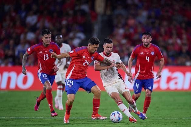 RECORD DATE NOT STATED Copa America USA 2024 Canada 0-0 Chile Cesar Perez (L) of Chile fights for the ball with Stephen Eustaquio (R) of Canada during the CONMEBOL Copa America 2024 group A match between Canada and Chile, at Inter-Co Stadium, on June 29, 2024 in Orlando, Florida, United States. ORLANDO FLORIDA UNITED STATES  Copyright: xJosexLuisxMelgarejox 20240629211259_CA_GA_2024_CAN_CHI_EUSTAQUIO105