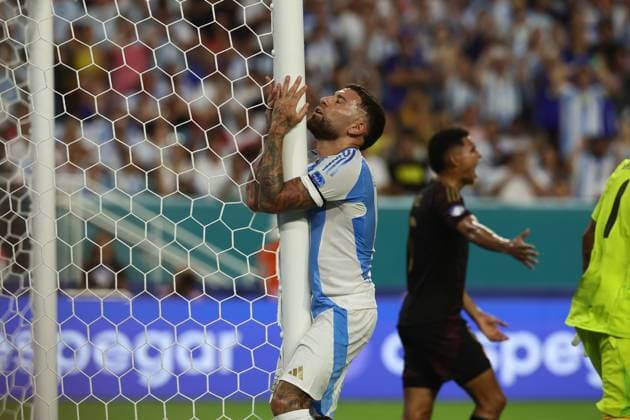 Argentina s defender Nicolas Otamendi reacts after missing a chance of goal during the Copa America USA 2024, group A match between Argentina and Peru, at Hard Rock stadium in Miami, on June 29, 2024. MIAMI UNITED STATES Copyright: xALEJANDROxPAGNIx