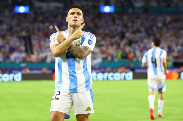 Argentina s forward Lautaro Martinez celebrates after scoring the team™s second goal against Peru during the Copa America USA 2024, group A match between Argentina and Peru, at Hard Rock stadium in Miami, on June 29, 2024. MIAMI UNITED STATES Copyright: xALEJANDROxPAGNIx