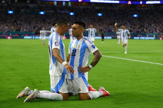 Argentina s forward Lautaro Martinez (R) celebrates with his teammate forward Angel Di Maria after scoring the team™s second goal against Peru during the Copa America USA 2024, group A match between Argentina and Peru, at Hard Rock stadium in Miami, on June 29, 2024. MIAMI UNITED STATES Copyright: xALEJANDROxPAGNIx