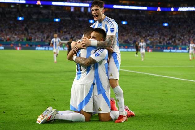 Argentina s forward Lautaro Martinez (C-hidden) celebrates with his teammates forward Angel Di Maria and forward Alejandro Garcnacho (R) after scoring the team™s second goal against Peru during the Copa America USA 2024, group A match between Argentina and Peru, at Hard Rock stadium in Miami, on June 29, 2024. MIAMI UNITED STATES Copyright: xALEJANDROxPAGNIx