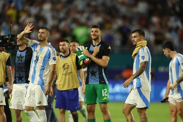 Argentina™s players celebrates after defeating Peru by 2-0 during the Copa America USA 2024, group A match between Argentina and Peru, at Hard Rock stadium in Miami, on June 29, 2024. MIAMI UNITED STATES Copyright: xALEJANDROxPAGNIx