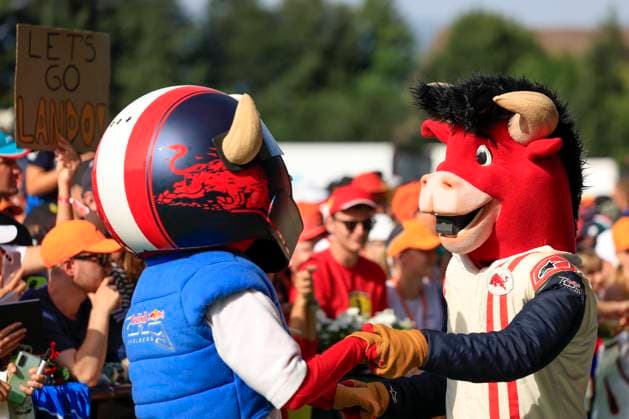 FORMULA 1 - GP of Austria 2024 SPIELBERG,AUSTRIA,30.JUN.24 - MOTORSPORTS, FORMULA 1 - Grand Prix of Austria, Red Bull Ring. Image shows mascots.  GEPAxpictures xMarioxBuehner-Weinrauch