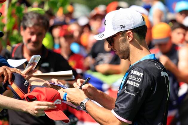 FORMULA 1 - GP of Austria 2024 SPIELBERG,AUSTRIA,30.JUN.24 - MOTORSPORTS, FORMULA 1 - Grand Prix of Austria, Red Bull Ring. Image shows Pierre Gasly (FRA Alpine) and fans.  GEPAxpictures xMarioxBuehner-Weinrauch