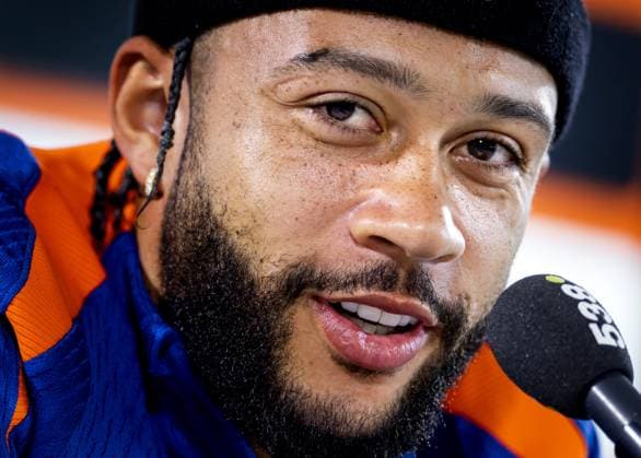 WOLFSBURG - Memphis Depay during a media moment of the Dutch national team, Nationalteam in the Volkswagen Arena on June 30, 2024 in Wolfsburg, Germany. The Dutch national team is preparing for the eighth finals at the European Football Championship in Germany against Romania. ANP KOEN VAN WEEL UEFA EURO, EM, Europameisterschaft,Fussball 2024 Germany 2024 xVIxANPxSportx xxANPxIVx 502409623 originalFilename: 502409623.jpg