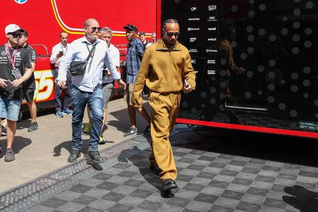 Lewis Hamilton (Mercedes-AMG) kommt am Paddock an, Fahrerlager, Rennen, Grosser Preis von Oesterreich, Motorsport, Herren, Formel 1, 30.06.2024 Spielberg Steiermark Oesterreich