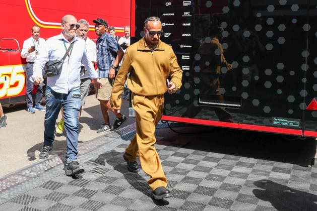Lewis Hamilton (Mercedes-AMG) kommt am Paddock an, Fahrerlager, Rennen, Grosser Preis von Oesterreich, Motorsport, Herren, Formel 1, 30.06.2024 Spielberg Steiermark Oesterreich