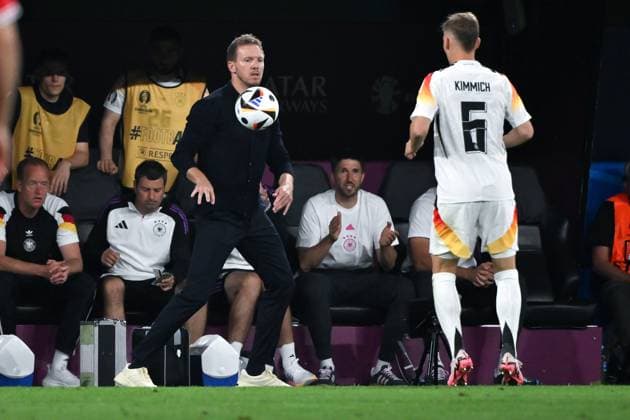 Bundestrainer Julian Nagelsmann (Deutschland), rechts Joshua Kimmich (Deutschland) 29.06.2024, Fussball Europameisterschaft 2024, Achtelfinale Deutschland - Dänemark 2:0 Dortmund Nordrhein Westfalen Deutschland