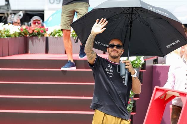 Fahrerparade, Lewis Hamilton (Mercedes-AMG), Rennen, Grosser Preis von Oesterreich, Motorsport, Herren, Formel 1, 30.06.2024 Spielberg Steiermark Oesterreich