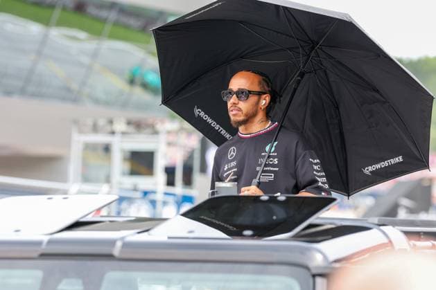 Fahrerparade, Lewis Hamilton (Mercedes-AMG), Rennen, Grosser Preis von Oesterreich, Motorsport, Herren, Formel 1, 30.06.2024 Spielberg Steiermark Oesterreich