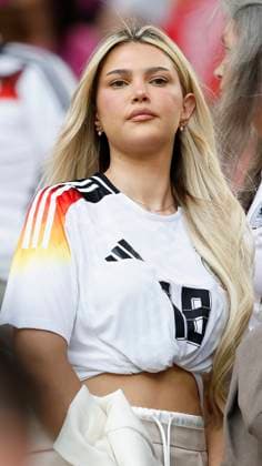 29.06.2024, Fussball, Euro 2024, Achtelfinale, Deutschland – Daenemark, GER, Dortmund, BVB Stadion Bild: v. li. Lea Prinz Freundin von Maximilian Mittelstaedt (Germany, 18) Copyright: HMBxMedia xHeikoxBecker