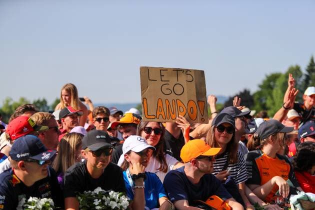 Supporters waiting for the drivers during Race day of Formula 1 Qatar Airways Austrian Grand Prix 2024, RedBull Ring, Spielberg, Austria 30th June 2024  Copyright: xAlessioxDexMarco IPAxSportx xipax xx IPA_47618190 IPA_Agency_IPA47618190