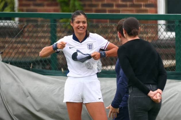 Sport Themen der Woche KW26 Sport Bilder des Tages 30th June 2024; All England Lawn Tennis and Croquet Club, London, England; Wimbledon Tennis Tournament, Practice Day; Emma Raducanu wears an England football shirt during her practice session  ActionPlus12661926 ShaunxBrooks