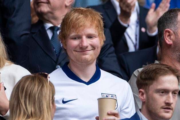 EURO 2024, England - Slowakei, Ed Sheeran unter den Zuschauern UEFA EURO, EM, Europameisterschaft,Fussball 2024: England - Slowakei; 30.06.2024 Musiker Ed Sheeran auf der Tribüne. UEFA EURO 2024: England - Slowakei; Arena AufSchalke, Gelsenkirchen am 30.06.2024 Copyright: xBEAUTIFULxSPORTS Meuselx